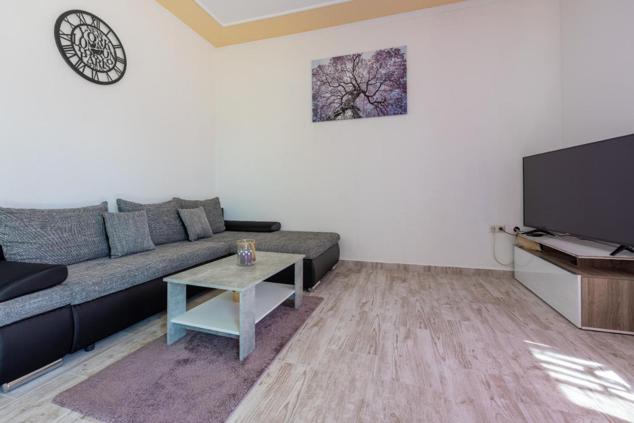 Apartments Antonija Crikvenica Eksteriør billede