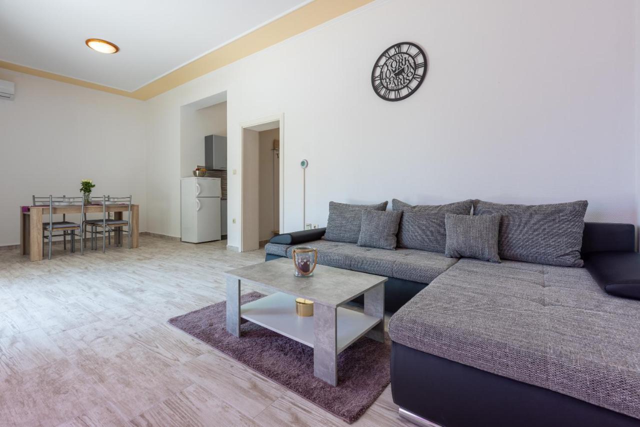Apartments Antonija Crikvenica Eksteriør billede