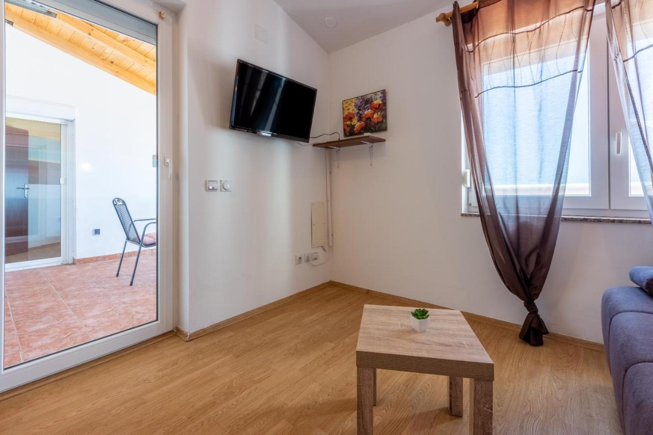 Apartments Antonija Crikvenica Eksteriør billede